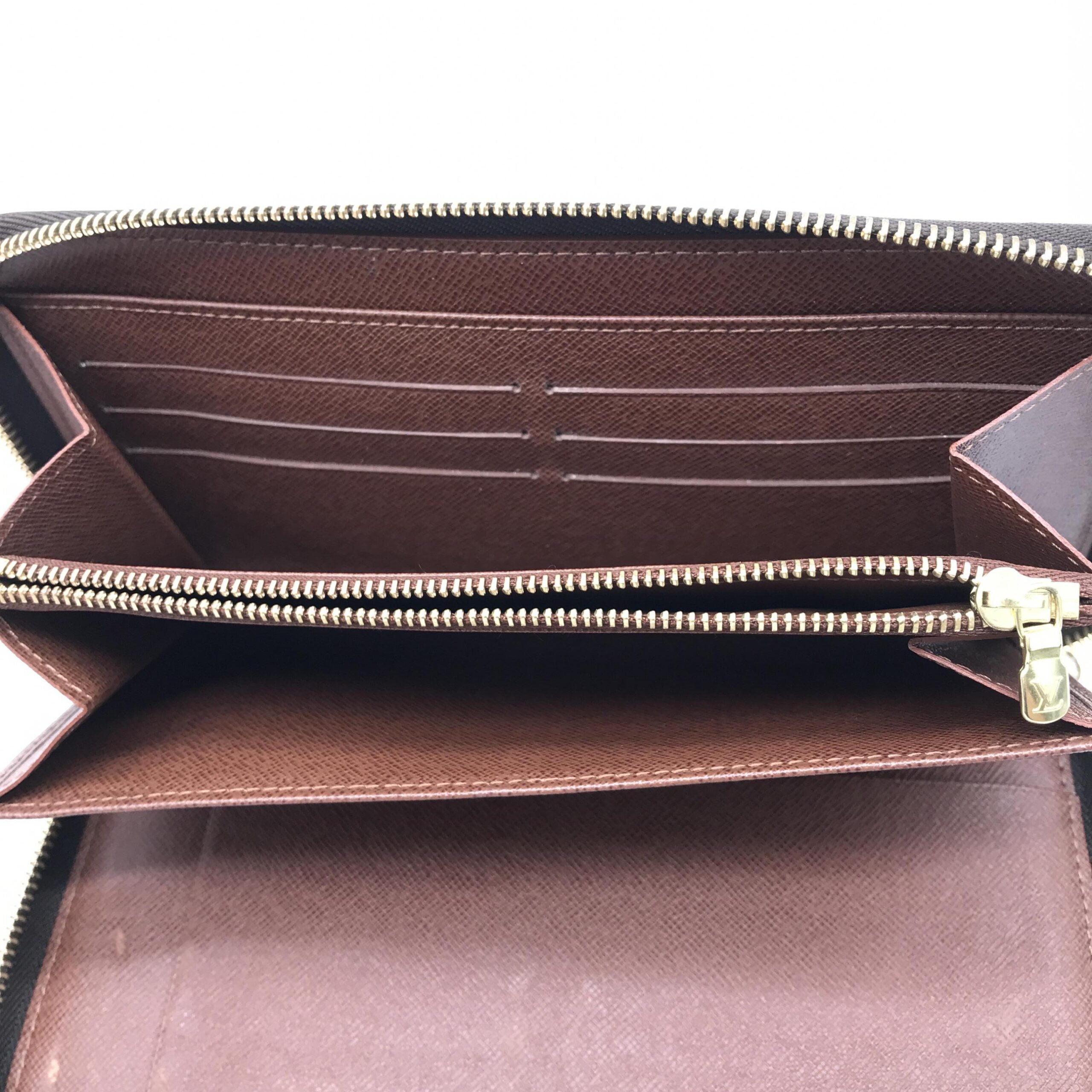 Louis Vuitton Monogram Zippy Wallet In Good Condition