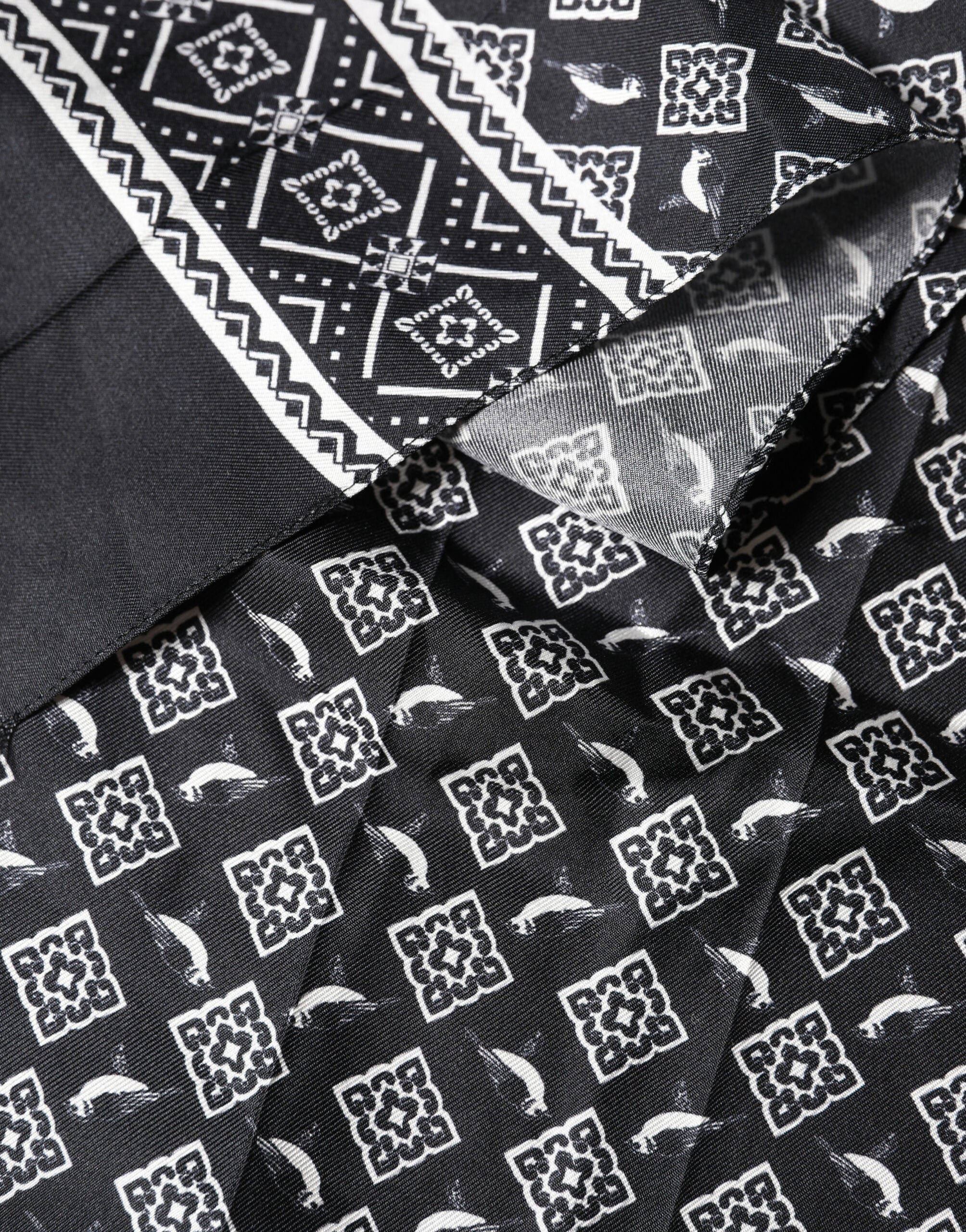 Dolce & Gabbana Black Gray Silk Bird Fringe Wrap Foulard 140cm X 23cm Scarf