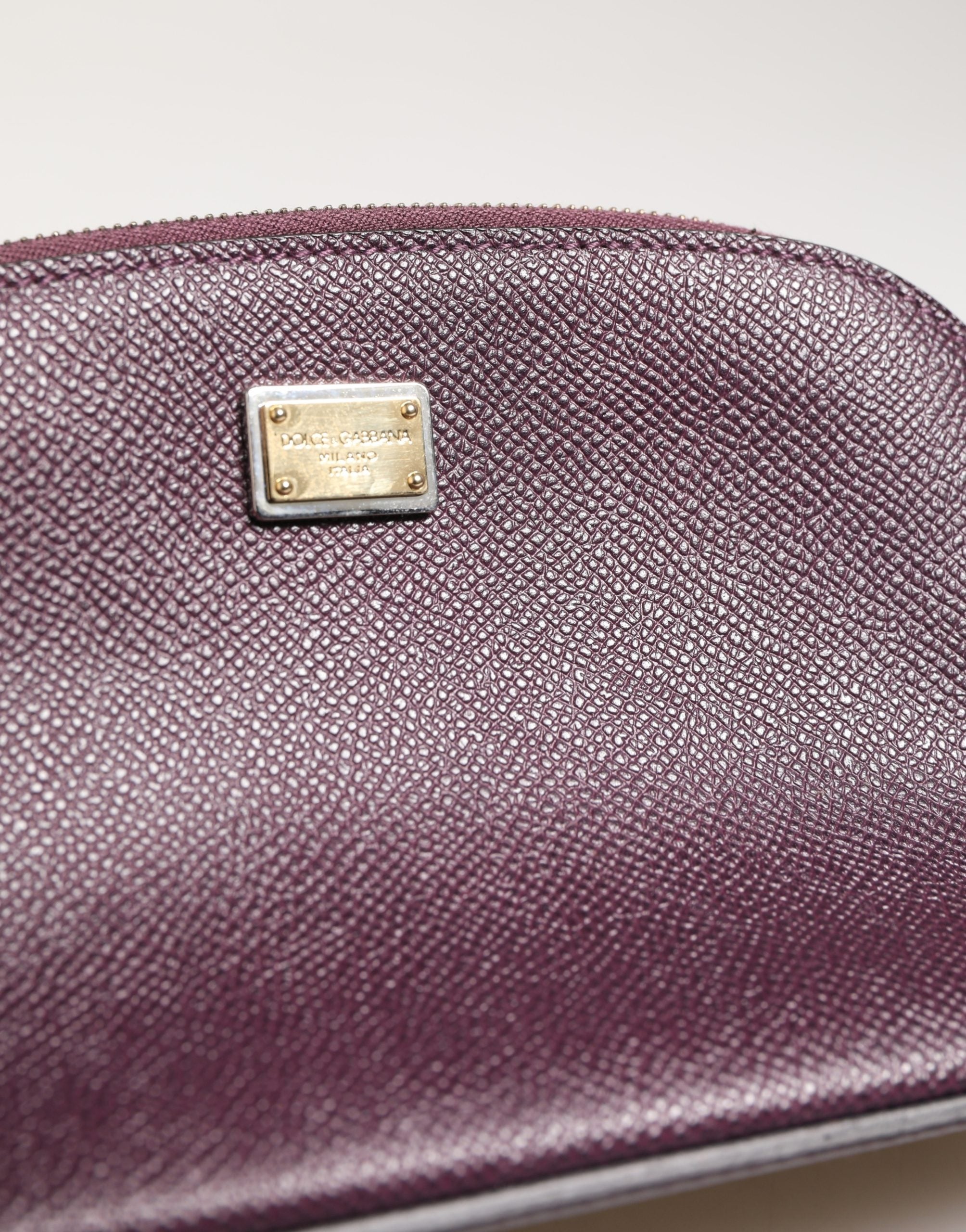 Dolce & Gabbana Dunkelviolette Leder Geldbörse mit DG-Logo und Reißverschluss