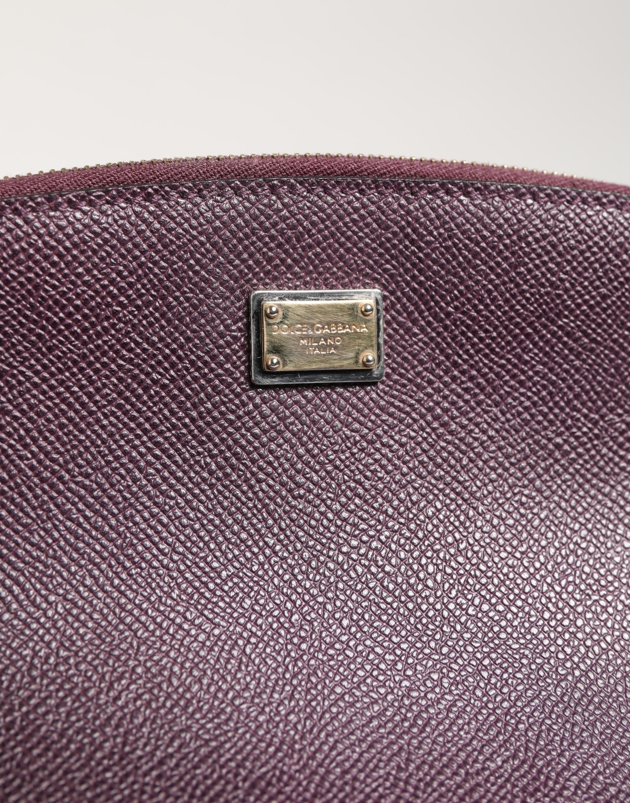 Dolce & Gabbana Dunkelviolette Leder Geldbörse mit DG-Logo und Reißverschluss