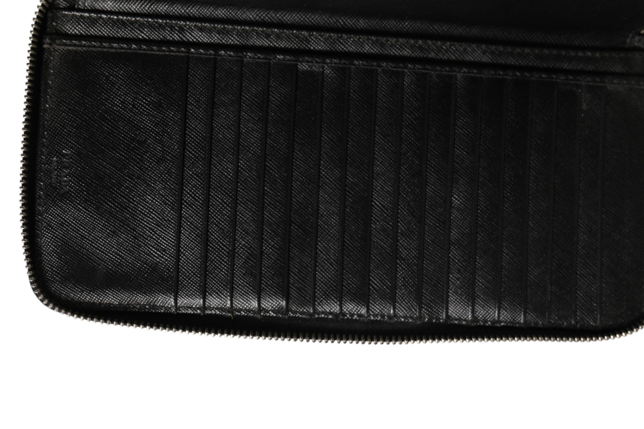 Prada Baltico Saffiano Leder Reißverschluss-Reisebrieftasche