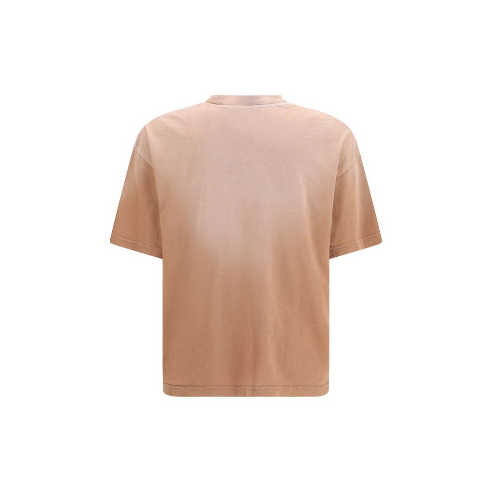 Braunes Baumwoll-T-Shirt darstellen