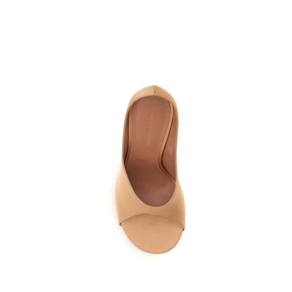 Amina Muaddi Beige Seiden-Plateaupumps