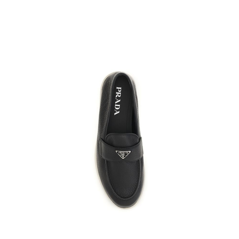 Prada Slip-on-Loafer aus schwarzem Kalbsleder (Bos Taurus)