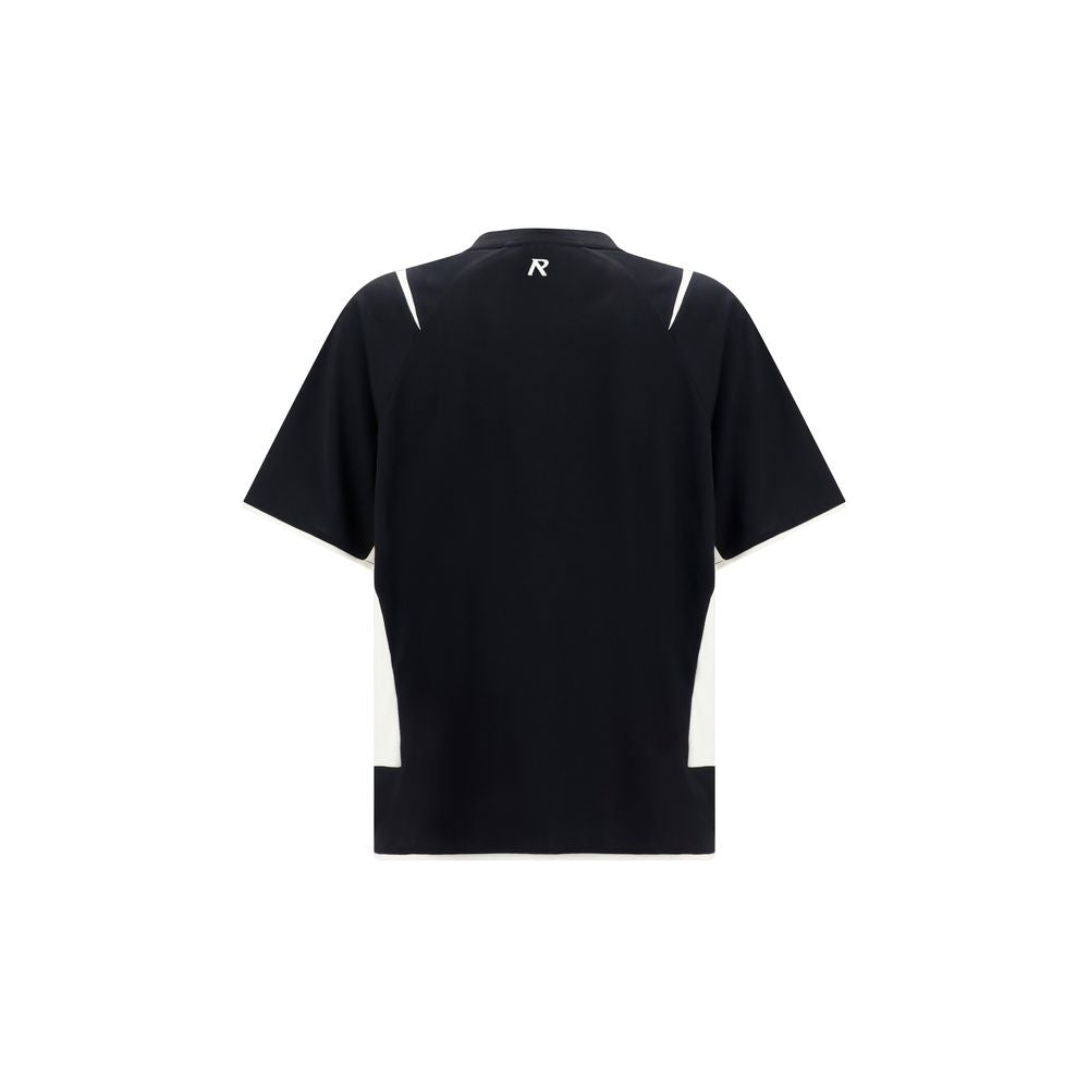 Stellen Sie sich ein schwarzes Polyester-T-Shirt vor