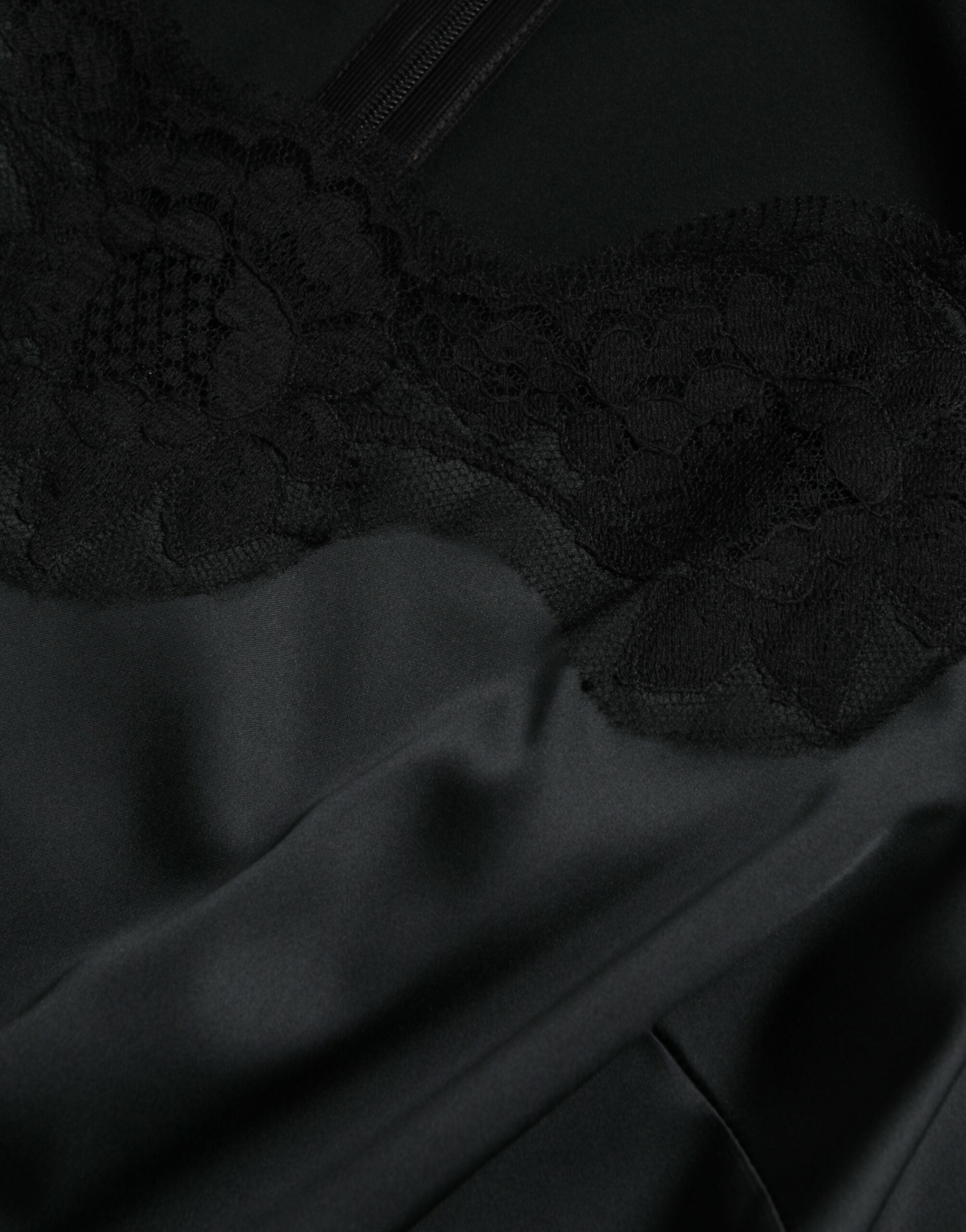 Dolce & Gabbana Schwarzes Polyester-Scheidenkleid mit Spitzenbesatz, Midi-Länge