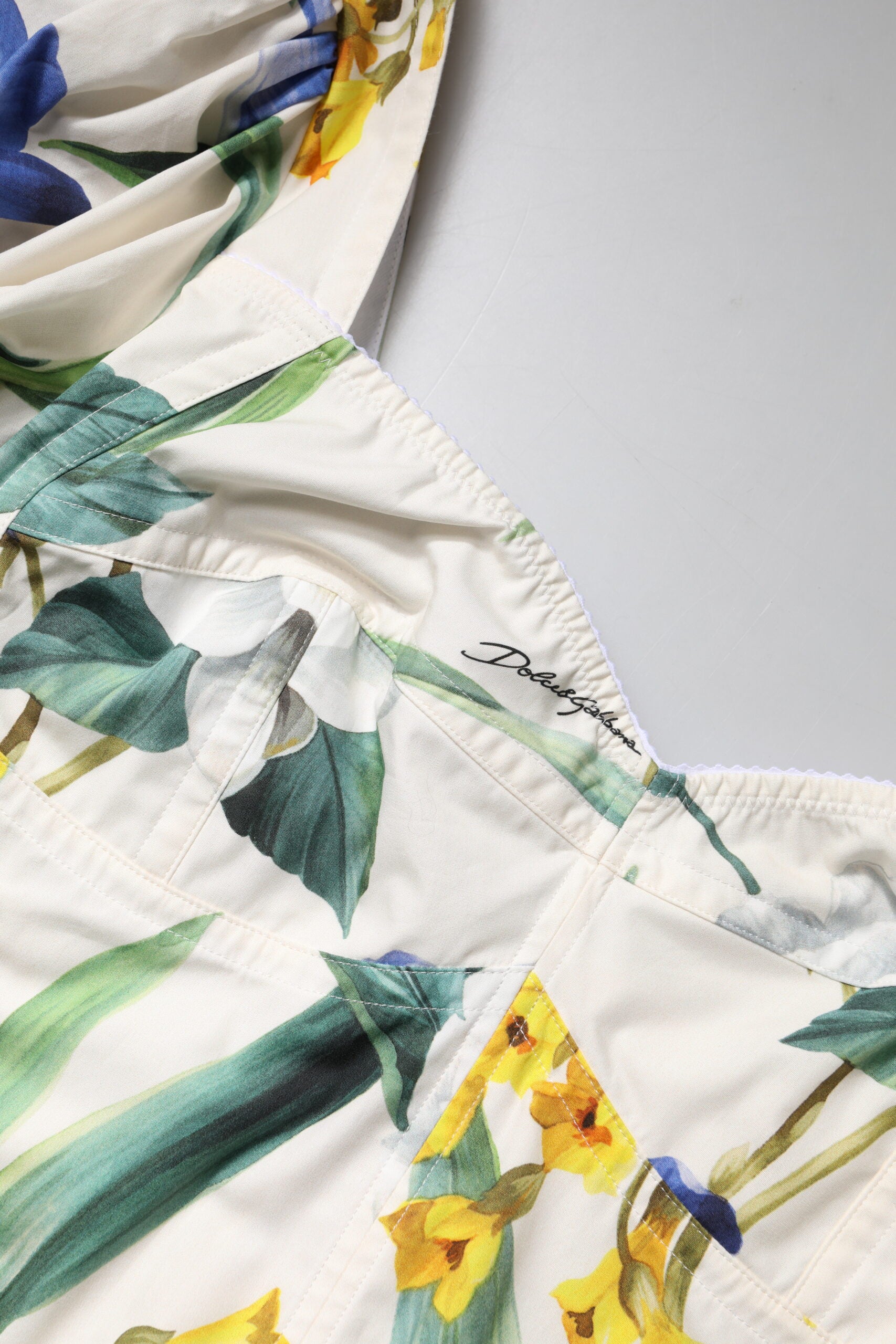 Dolce & Gabbana Weiße Bluse mit Blumenmuster, Puffärmeln und kurzem Schnitt