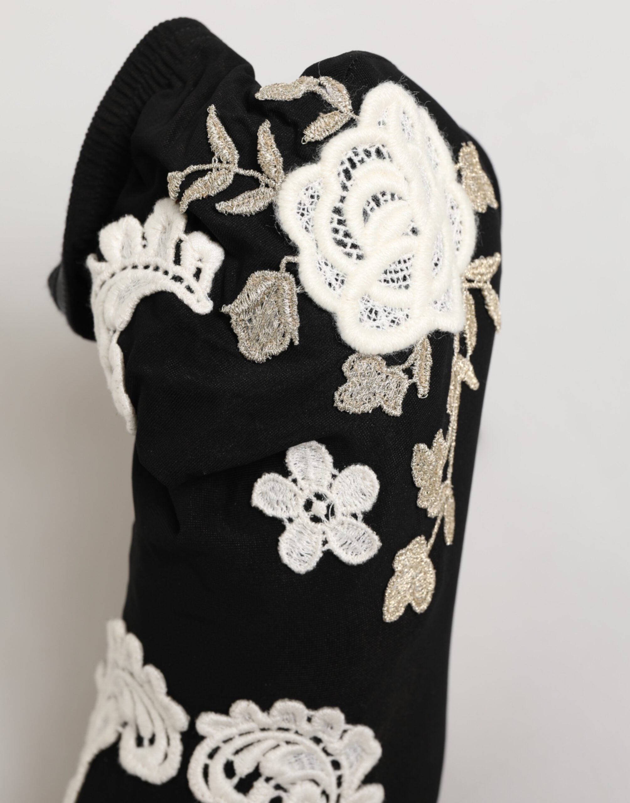 Dolce & Gabbana Schwarze, weiß bestickte Jersey-Stiefeletten