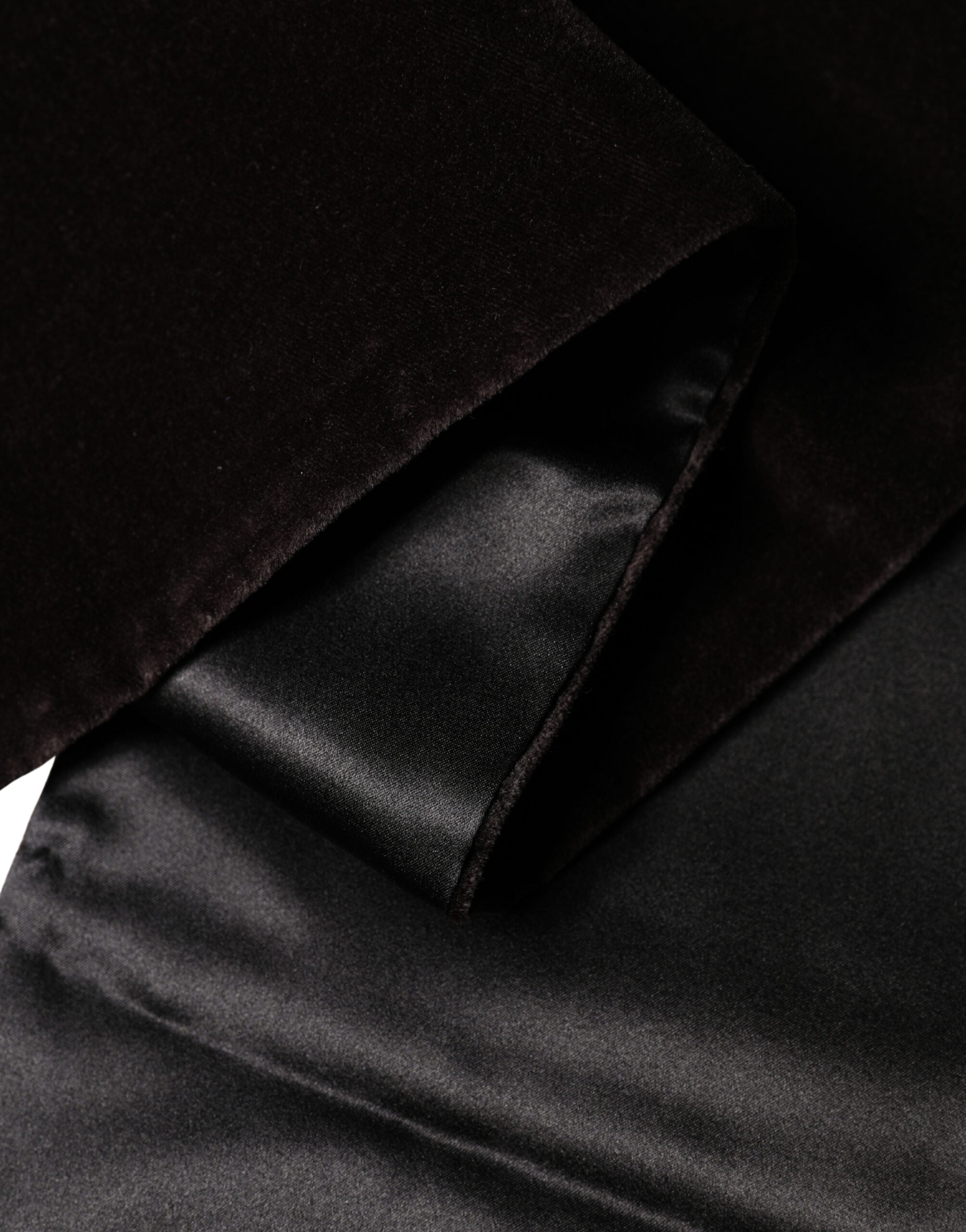 Dolce & Gabbana Black Silk Fringe Neck Wrap Foulard 139.5cm x 15.5cm Scarf