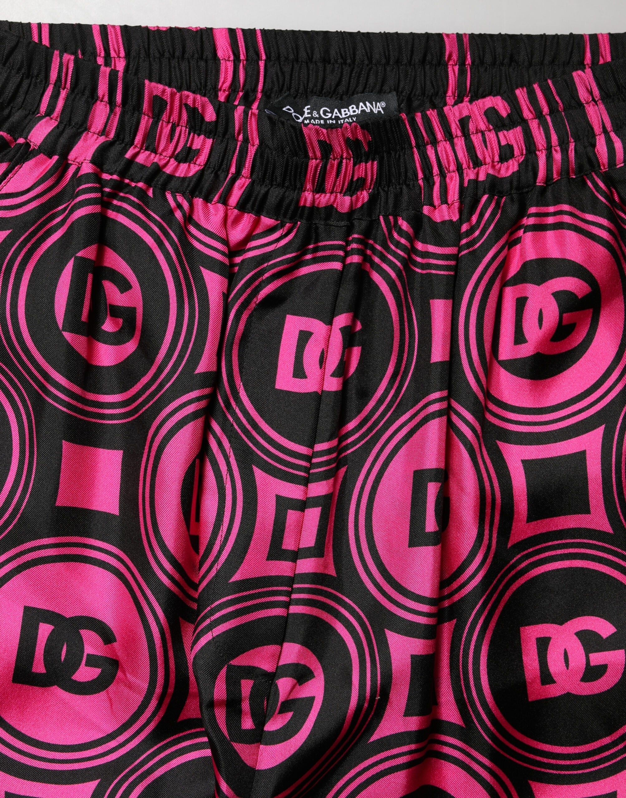 Dolce & Gabbana Schwarze Fuchsia Shorts mit Gummibund und Logo aus Seide