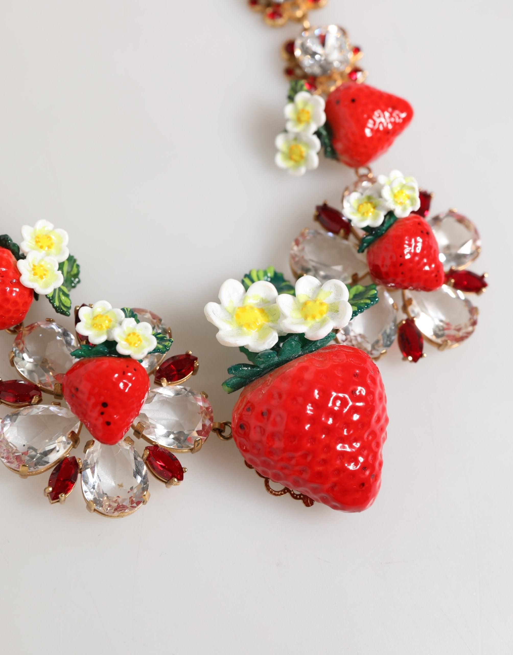 Dolce & Gabbana Goldfarbene Messing-Obst-Anhänger Blumen Kristall-Logo-Halskette
