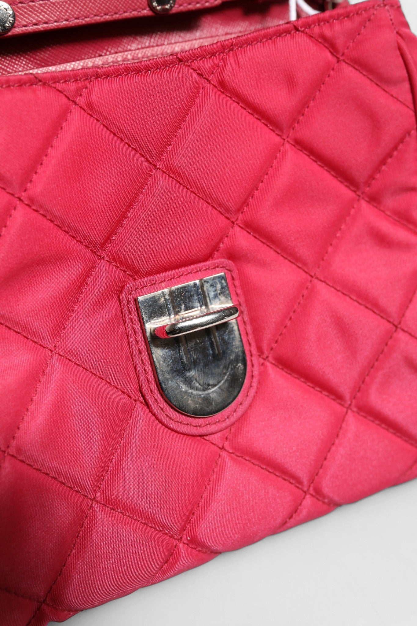 Sac bandoulière à rabat Prada en nylon matelassé rose Tessuto Impuntu