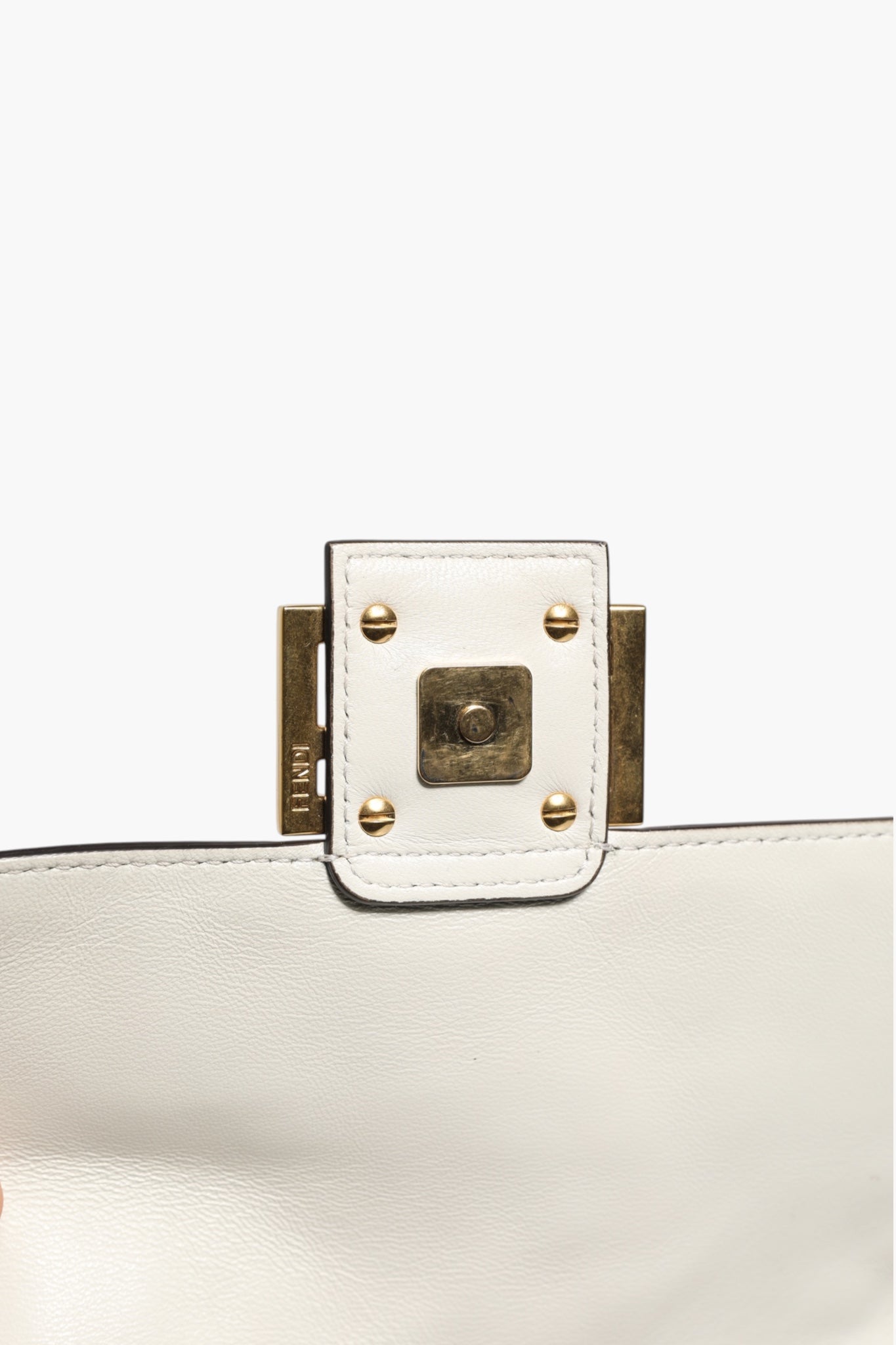 Fendi FF Embossed Baguette Tasche aus Nappaleder