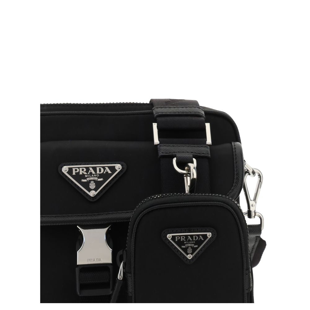 Prada Schultertasche aus recyceltem Polyamid in Schwarz