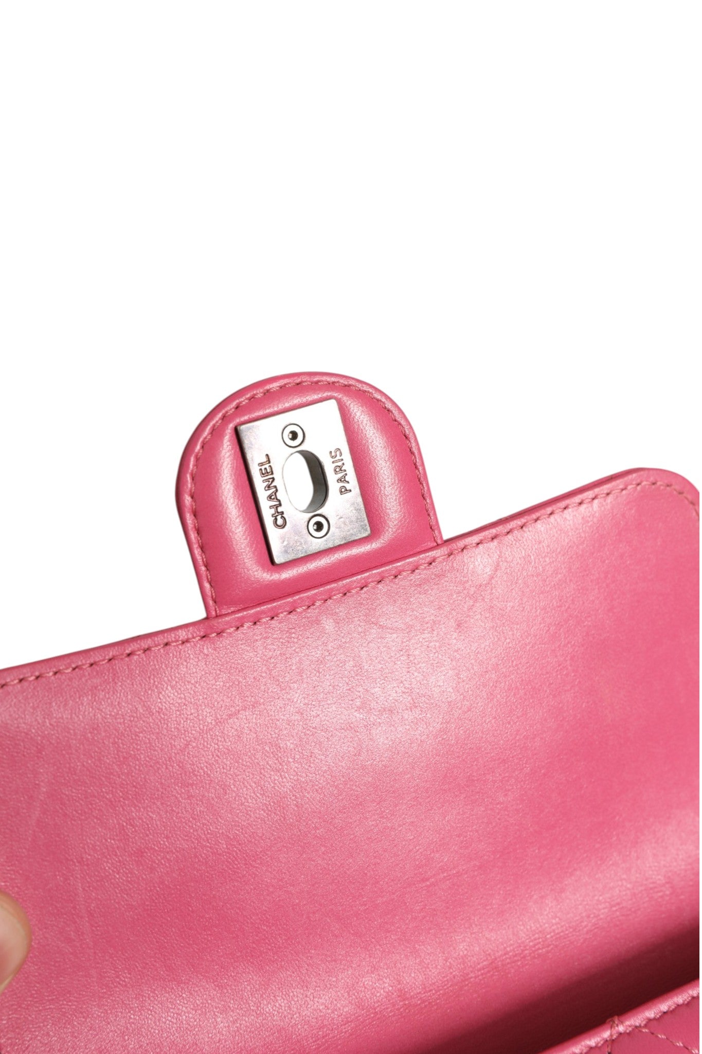 Sac à rabat classique mini carré en cuir d'agneau matelassé rose Chanel