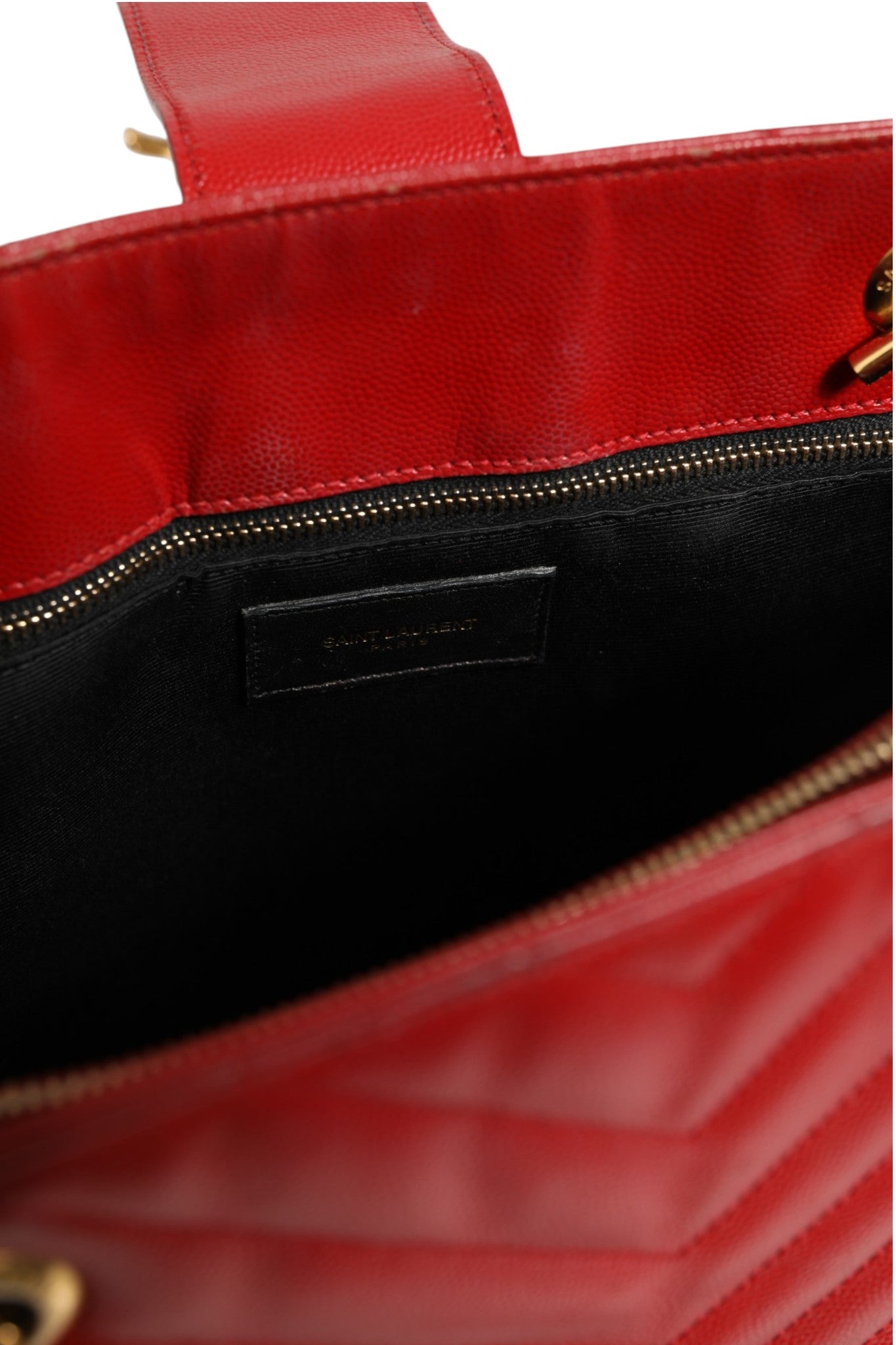 Saint Laurent Rote Chevron Gesteppte Genarbte Ledertasche mit Monogramm
