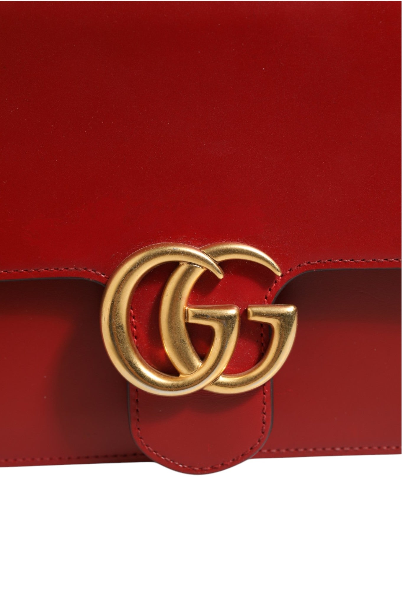 Gucci Marmont kleine Umhängetasche aus rotem Leder in Rosso Ancora