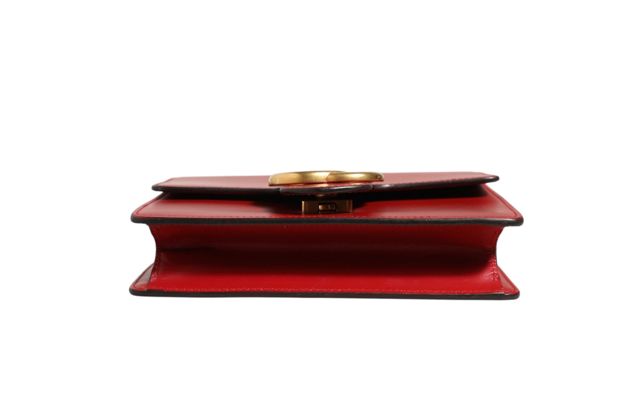 Gucci Marmont kleine Umhängetasche aus rotem Leder in Rosso Ancora