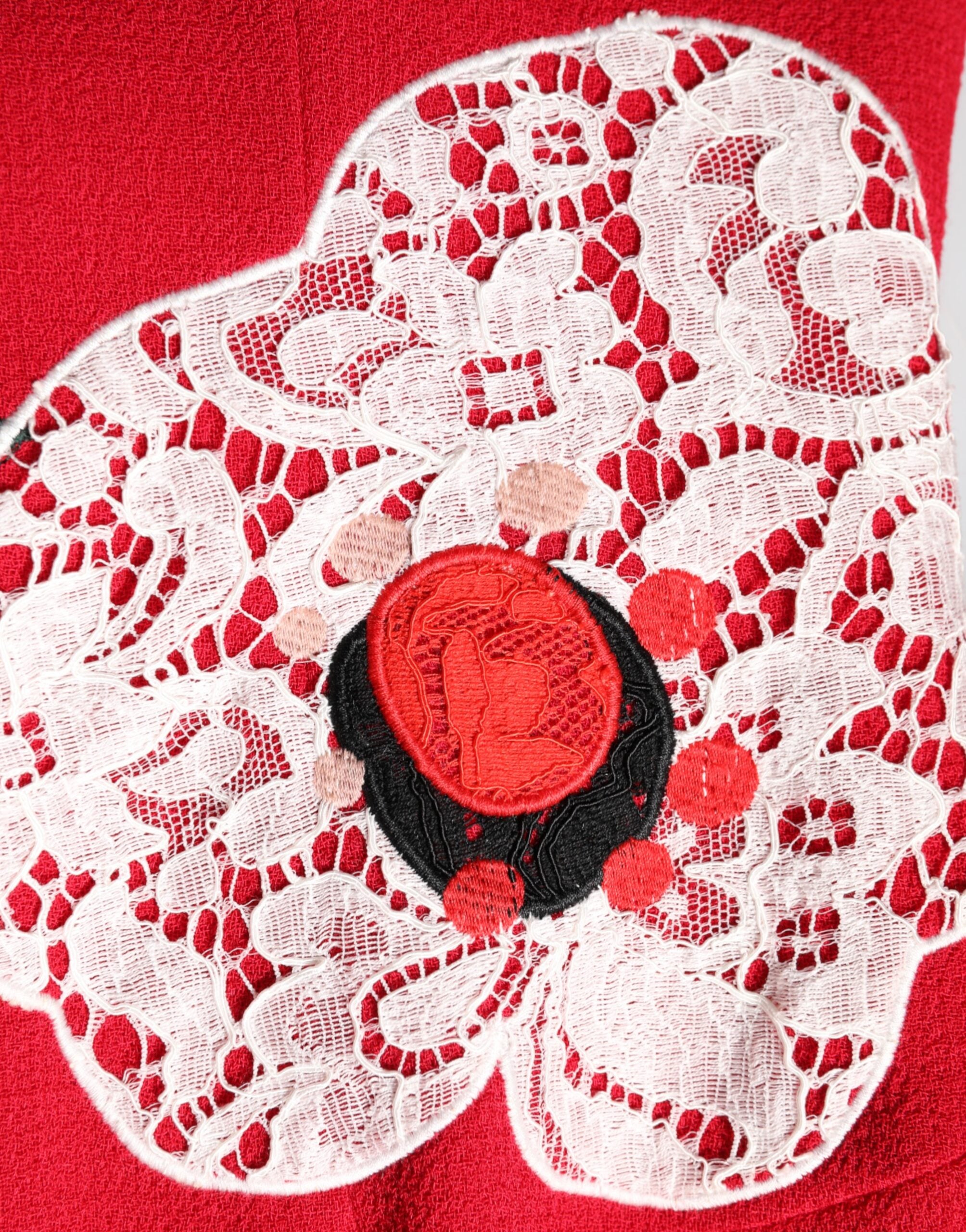 Dolce & Gabbana rotes Spitzen-Minikleid mit floralen Applikationen in A-Linie