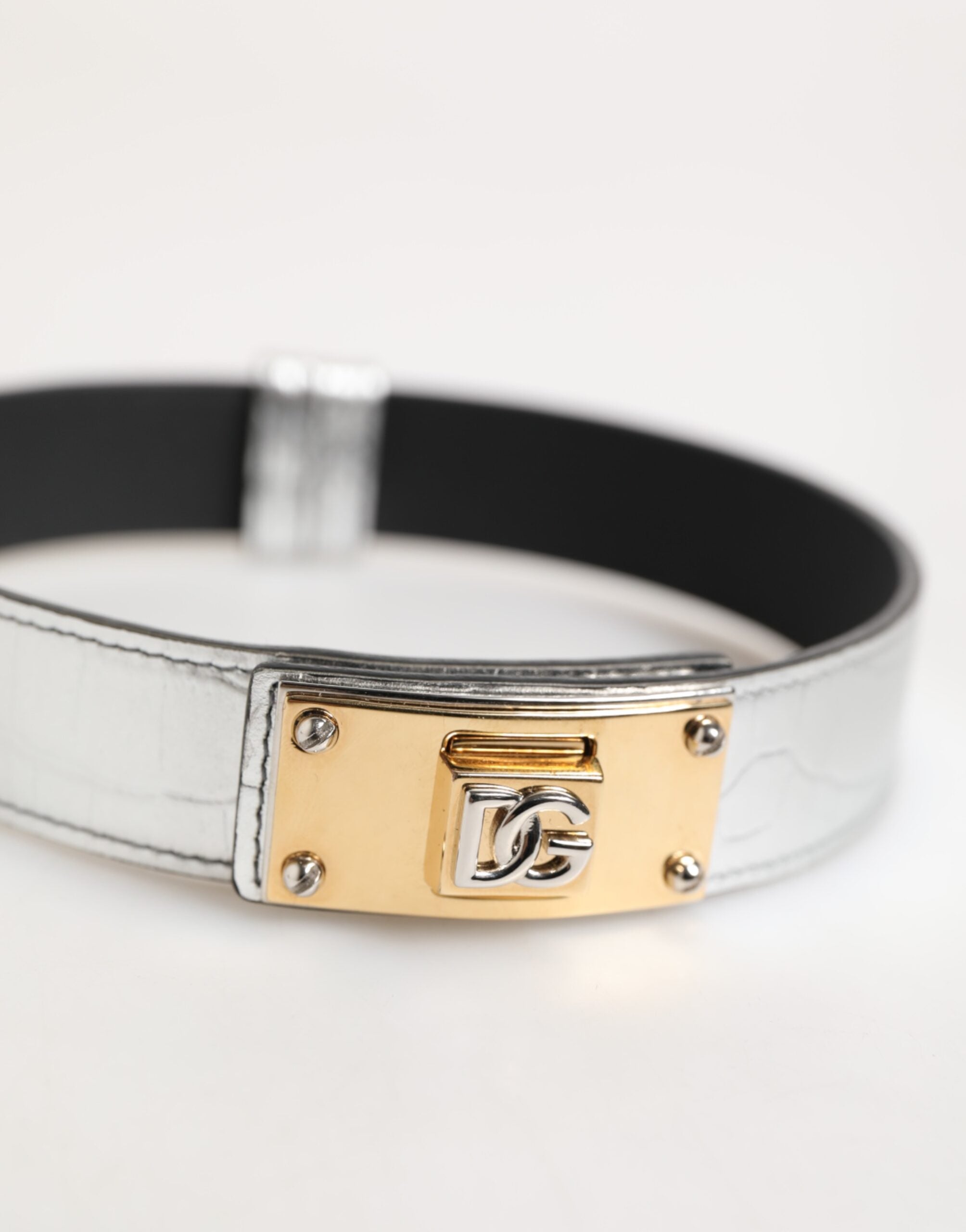 Dolce & Gabbana Silber Strukturiertes Leder Goldfarbenes Metallhalsband