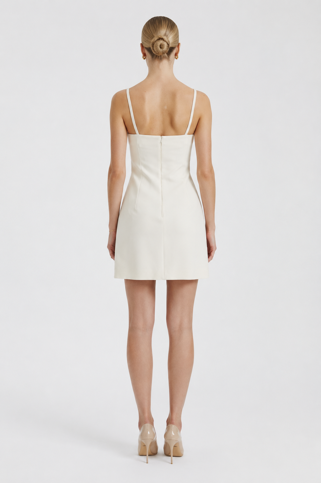 Dolce & Gabbana Etuikleid aus weißer Wolle mit Stretch und Brosche